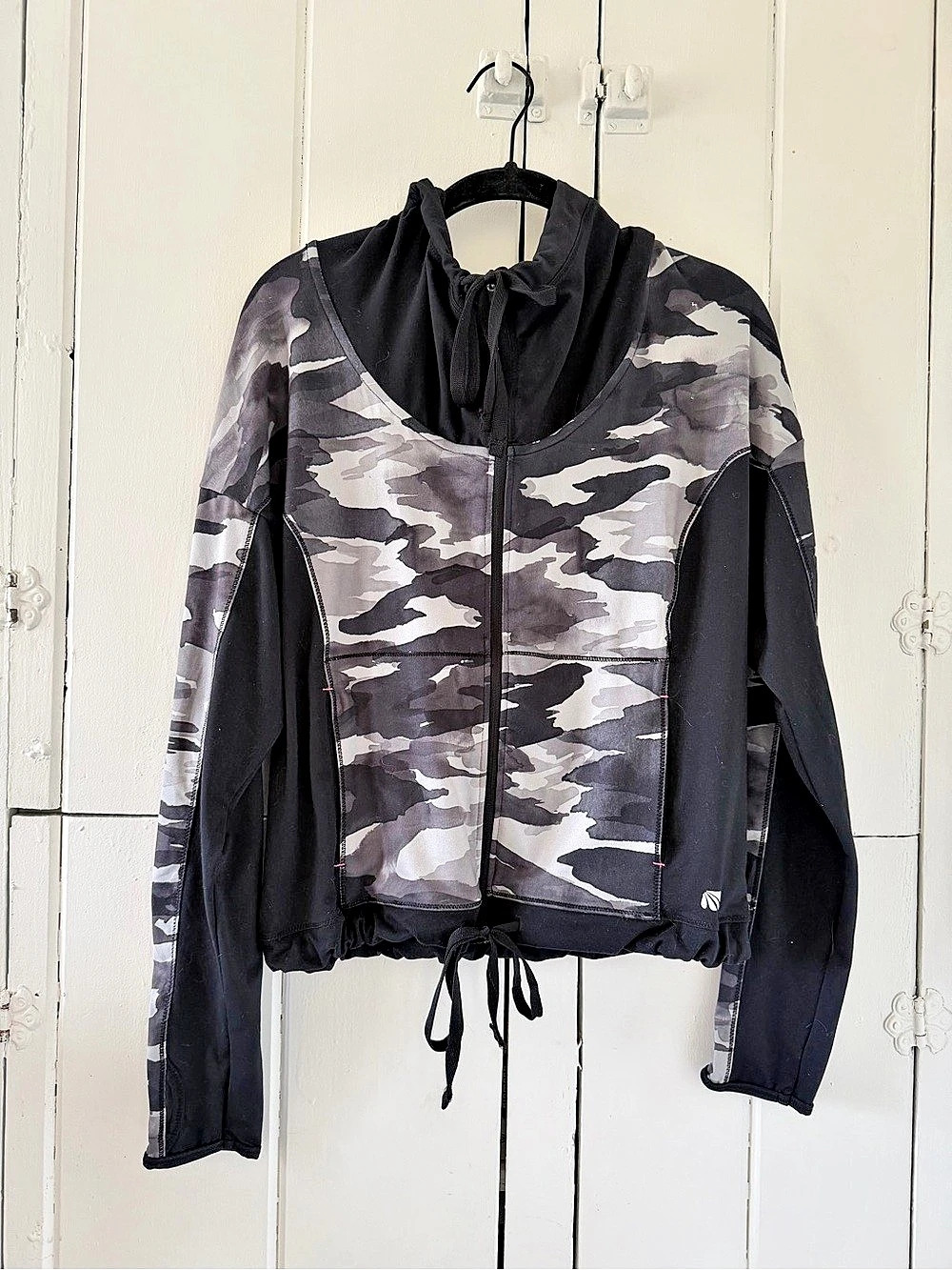 marika tek Dry-Wik MTN0295A Camo Athletic Jacket in Black & Gray Size Medium NWT